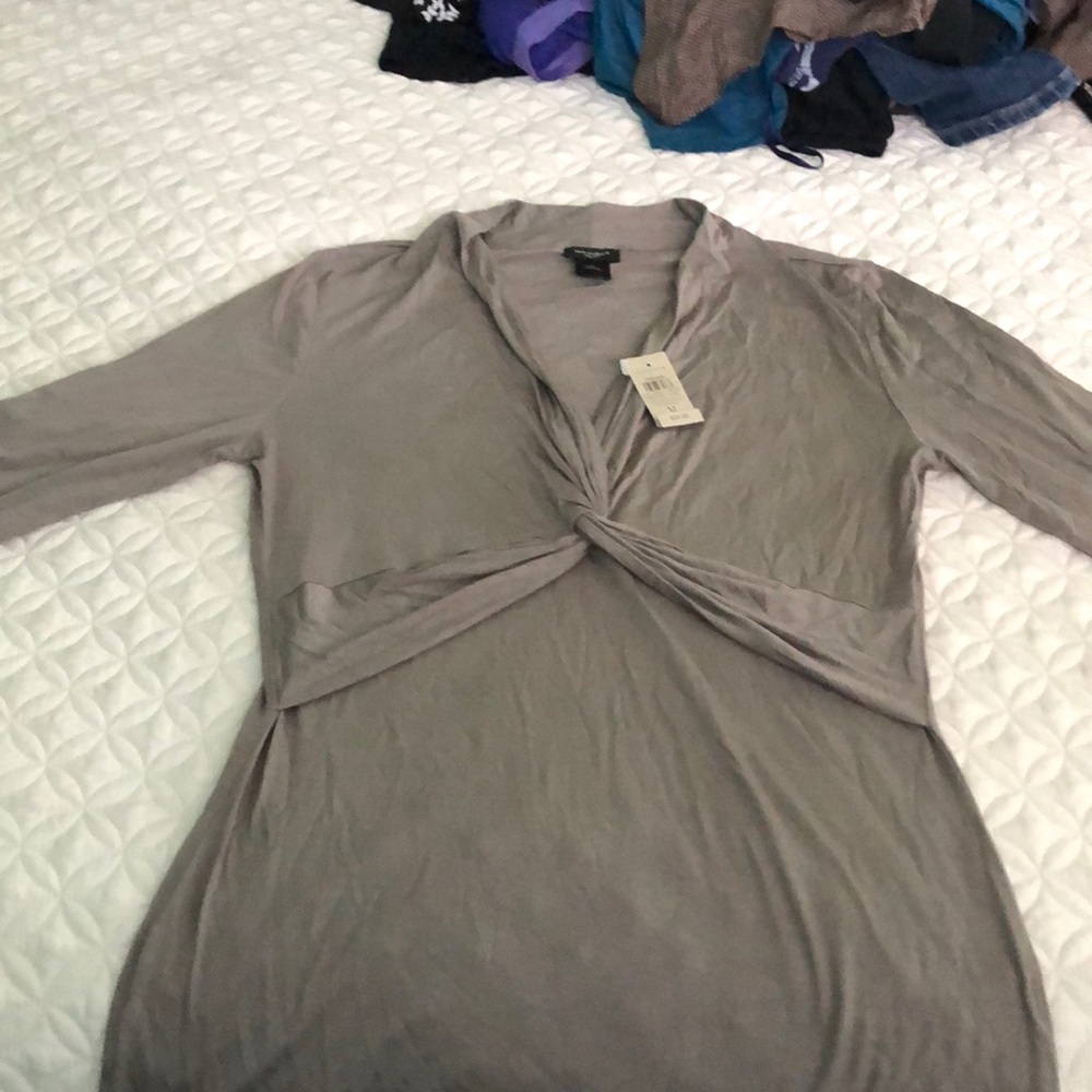 NWT, Ann Taylor top, cute twist from pattern, med